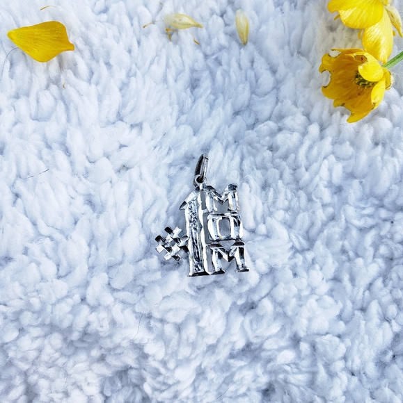 Vintage 1960's Sterling Silver #1 Mom Pendant - Picture 3 of 6